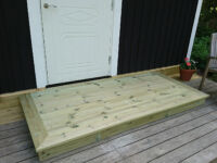 Höjning och renovering av fuktskadat hus, nya golv och ett litet kök